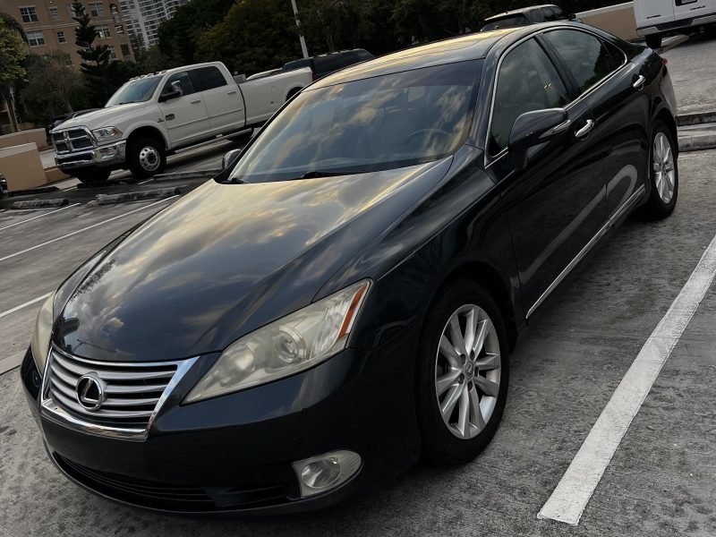 2011 Lexus ES 350 — photo 1